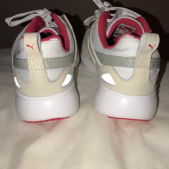 Brand new white pumas - Picture 4 of 6